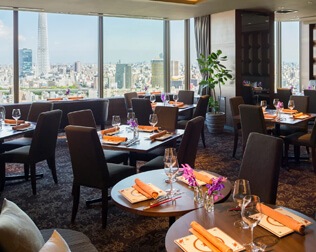 浅草ビューホテル「唐紅花蒔絵（カラクレナイ）」